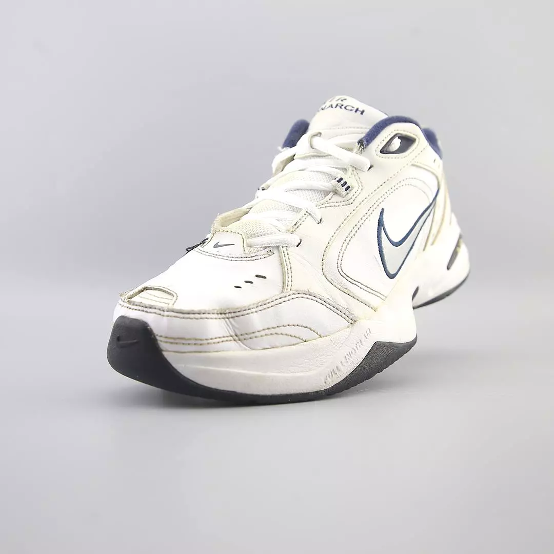 NIKE AIR MONARCH IV