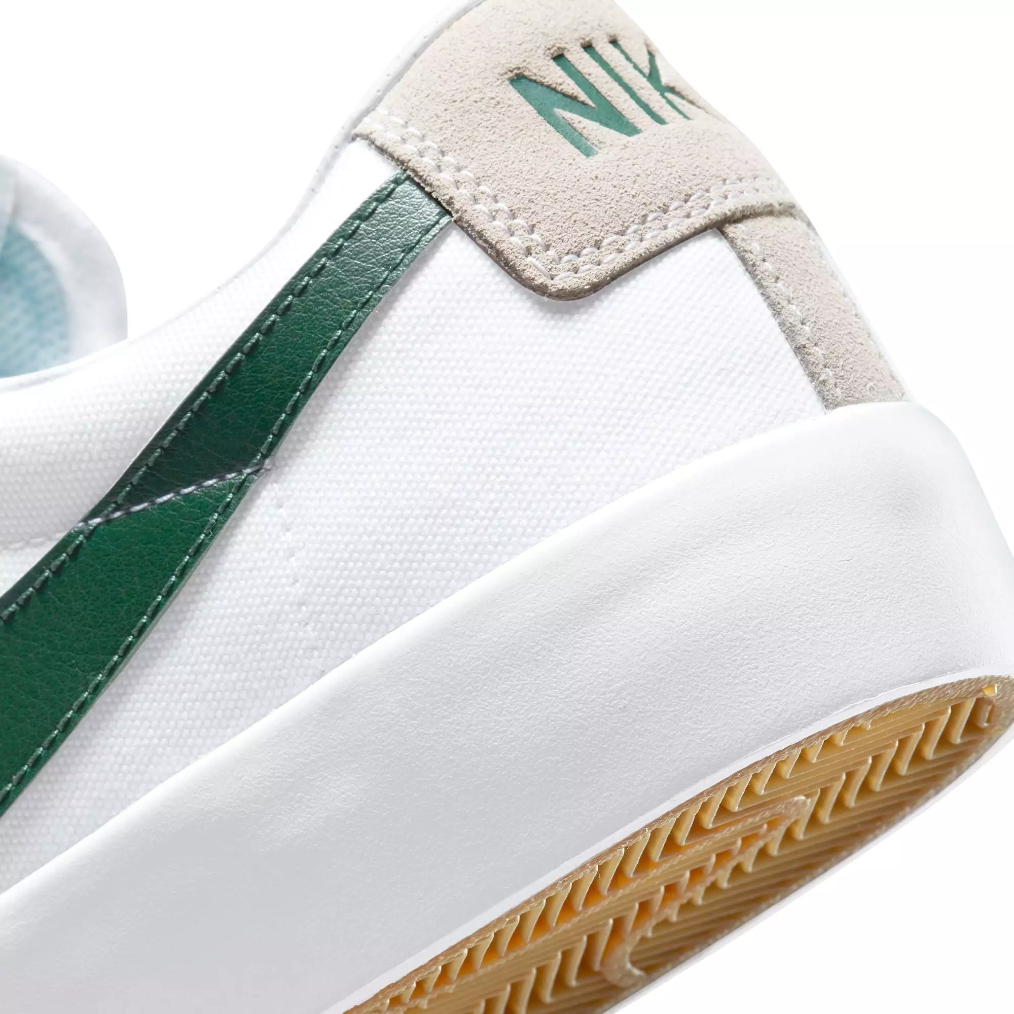 Nike SB Zoom Blazer Low Pro GT - White/Fir-White-Gum Lt.Brown