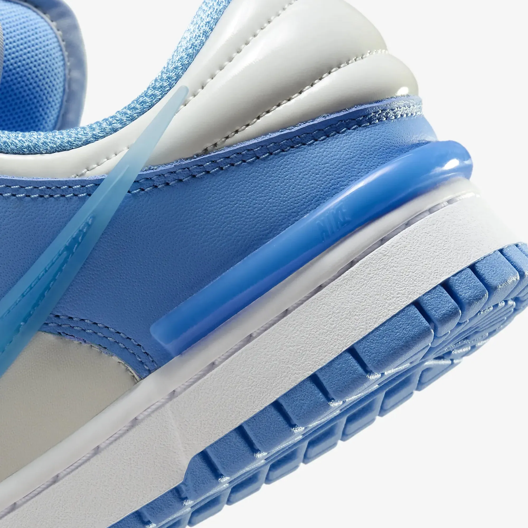 WMN'S DUNK LOW TWIST 'PHOTON DUST/UNIVERSITY BLUE-WHITE'