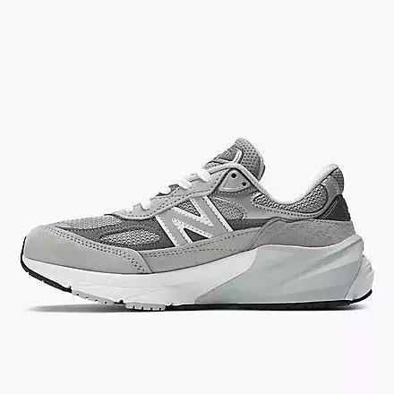 Women's 990 V6